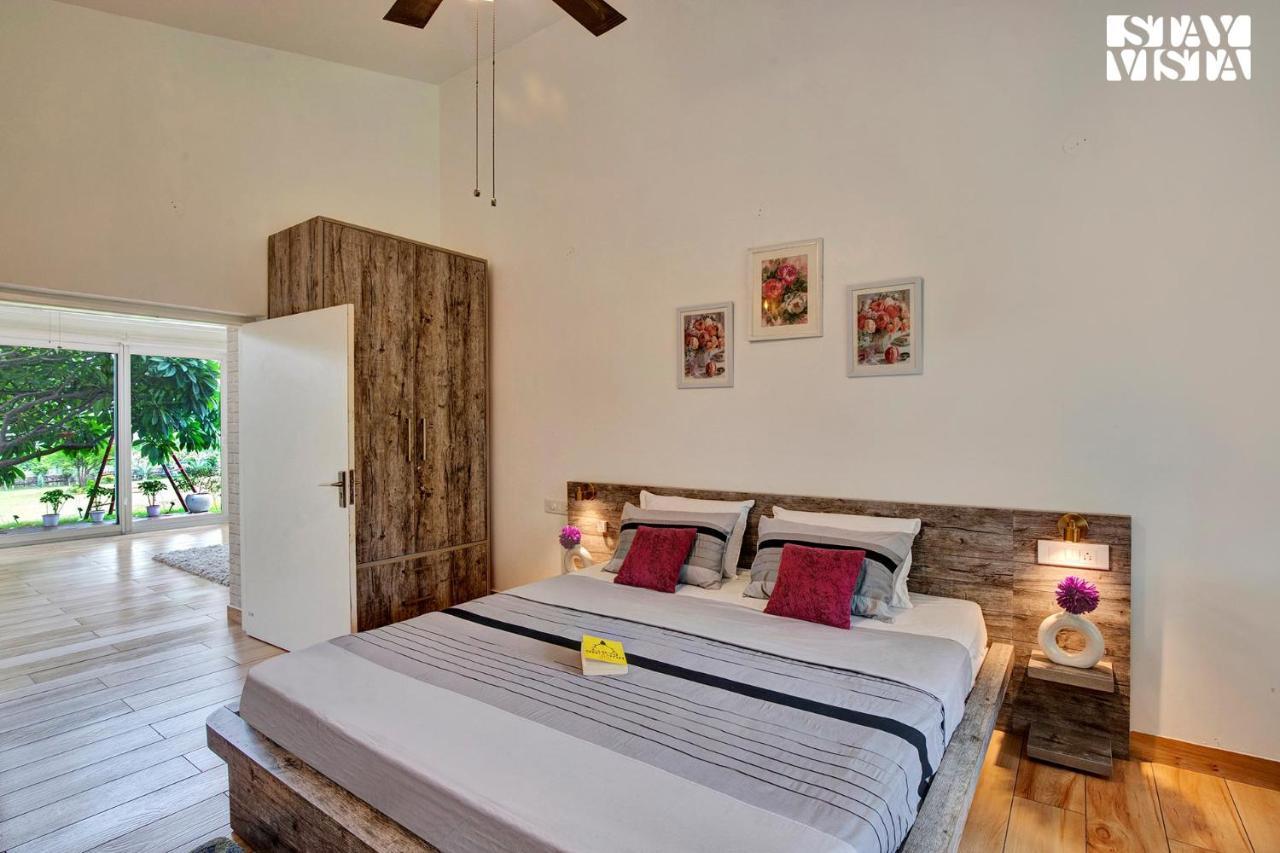 Stayvista's Glasshouse: Orchard Farmstay with Pool and Relaxation Gurgaon Exterior photo