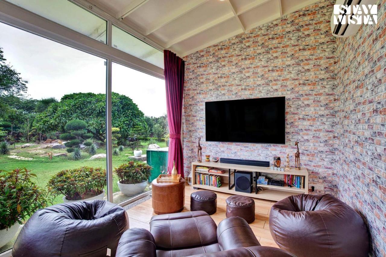 Stayvista's Glasshouse: Orchard Farmstay with Pool and Relaxation Gurgaon Exterior photo